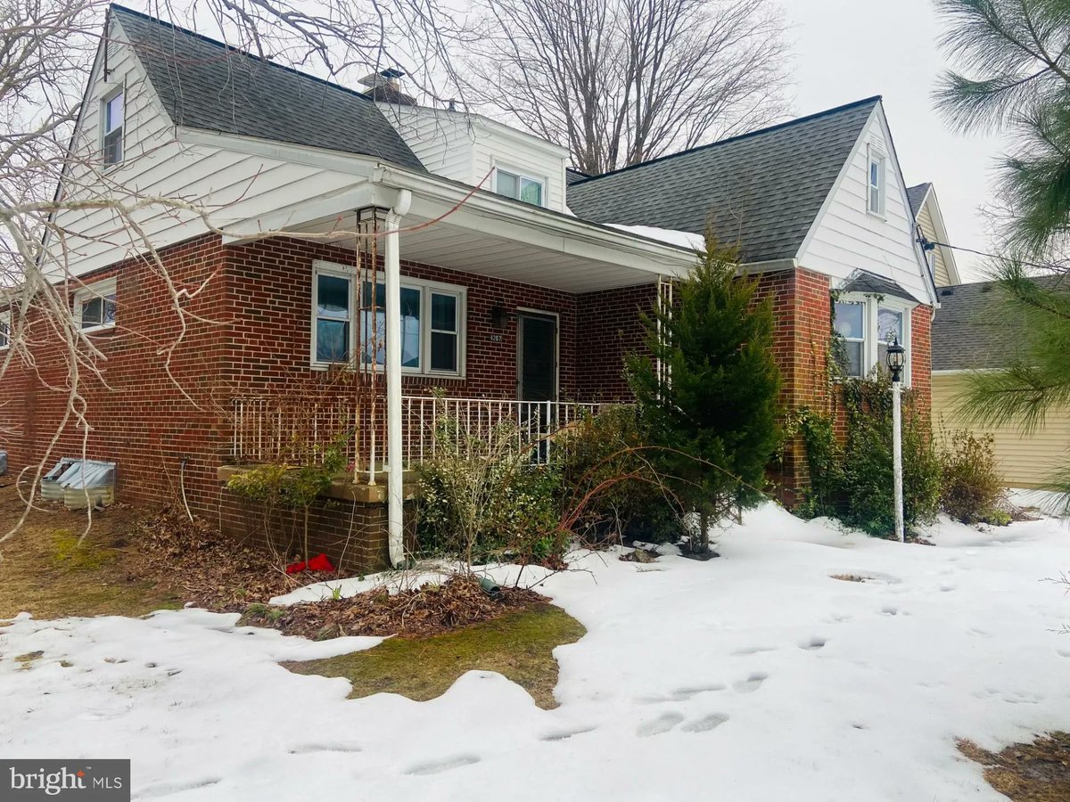 bsdarell's tweet photo. 4207 Halbert Avenue, Baltimore, MD, 21236
5 bed | 2 bath 3441 Sq. Ft.
Active | 295000
https://t.co/OmNgLL9UEL
Renovation opportunity in a prime 21236 location! Nestled on a quiet, dead-end street and situated on a nice lot in a neighborhood surrounded by newer and updated... https://t.co/I5bl3PtTDu