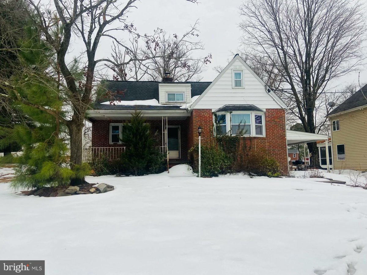 bsdarell's tweet photo. 4207 Halbert Avenue, Baltimore, MD, 21236
5 bed | 2 bath 3441 Sq. Ft.
Active | 295000
https://t.co/OmNgLL9UEL
Renovation opportunity in a prime 21236 location! Nestled on a quiet, dead-end street and situated on a nice lot in a neighborhood surrounded by newer and updated... https://t.co/I5bl3PtTDu