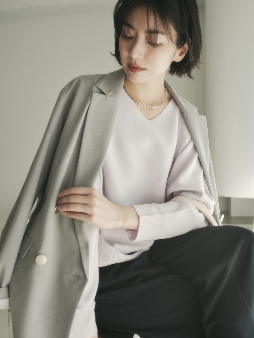 elura_official's tweet photo. ＼PRE ORDER／

#もっちり立体プルオーバー

WEB限定アイテムの新作が登場💡お手入れしやすいもっちり生地や緩やかで洒落見えするドルマン袖、ほどよいすっきりネックが魅力の1枚です。予約人気No.1はパープル🪻

¥6,600 tax in

#Elura #エルーラ
https://t.co/cPfxJllTpr https://t.co/tlNCW4RPaI
