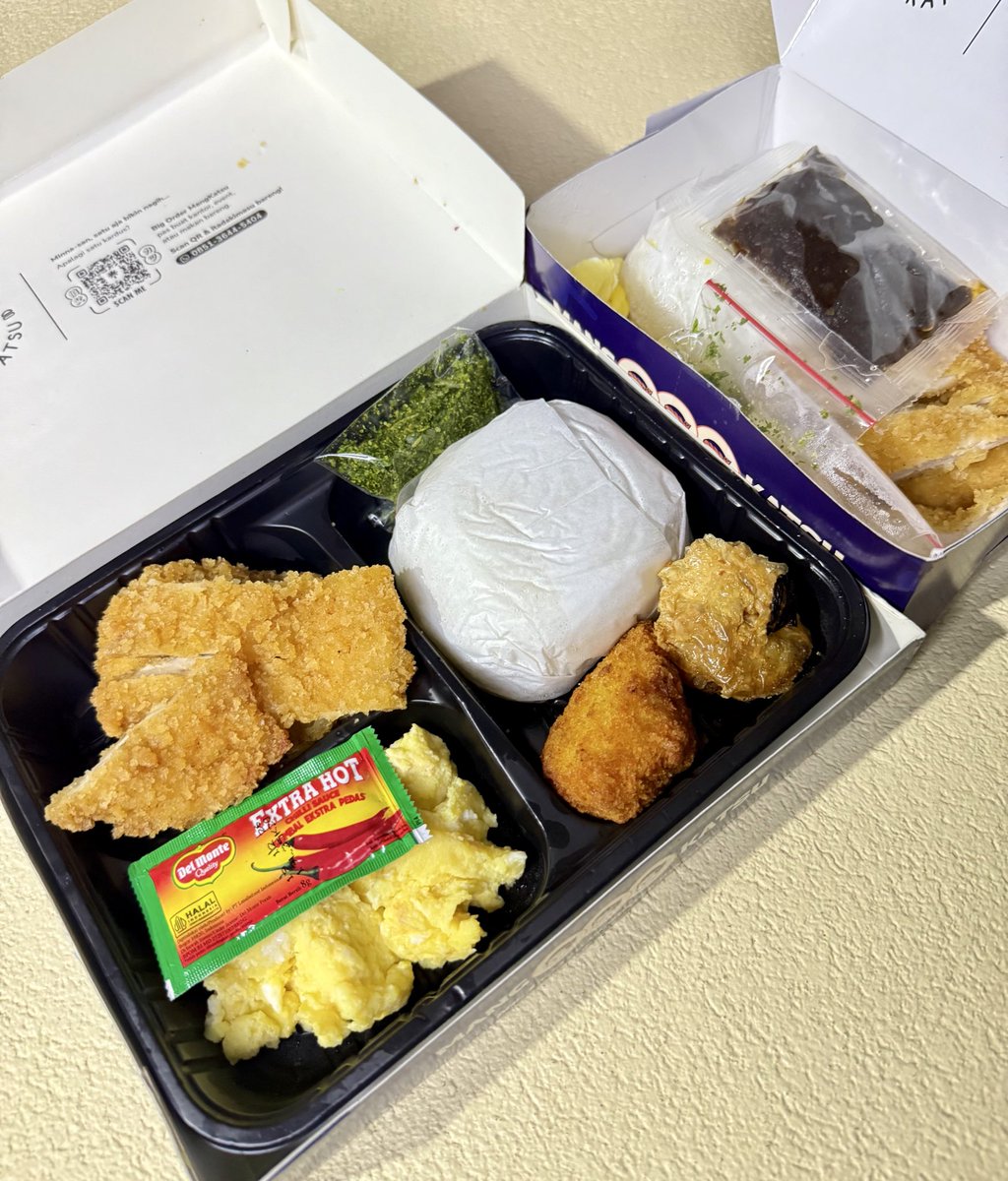 itsufika's tweet photo. Di bulan Ramadan ini, makanan apa yang nggak pernah kamu bosenin walau dimakan berkali-kali?

Me: ayam. Terlebih ayam dari mang katsu 😭👍 https://t.co/JwEcbS1iUz