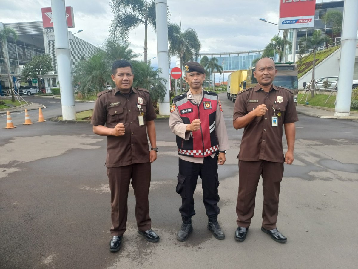 Dalam rangka menjaga HarKamtibmas di wilayah Hukum Polsek Regol,  Personil Samapta Polsek Regol  Bripka  Taufan melaksanakan kegiatan Sambang dan himbauan kamtibmas kepada Security Sigap Astra Biz Center Jl. Soekarno Hatta Kel. Pasirluyu Kec. Regol Kota Bandung.