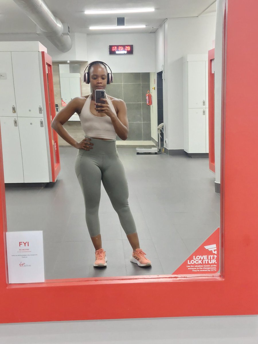 kletlape's tweet photo. Moms be like " I'm tired , I need a break" then wake up at 5am to train back in order to feel better.
It's me. I'm moms🤭🤭
Successful back day
#Team5am
#FetchYourBody2026 https://t.co/cKIDx98B84