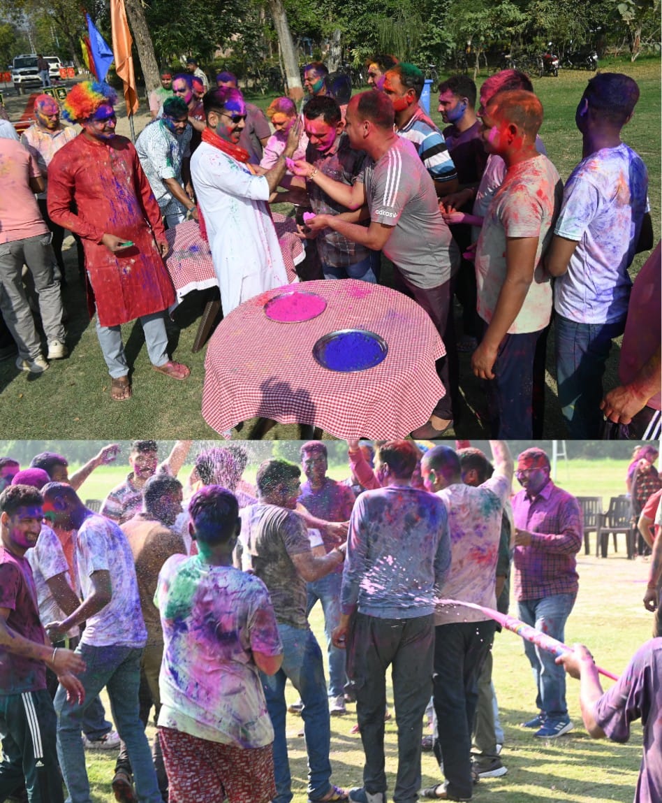 दिनांक 04/03/2026 को श्री विनोद कुमार कमाण्डेंट #104RAF के उपस्थिति में #होली_पर्व बड़े ही हर्षोल्लास के साथ मनाया गया।महोदय ने जवानों व उनकेपरिवारजनों को रंगों के इस पर्व की हार्दिकबधाई एवं शुभकामनाएँ दी।आइए,वसंत ऋतु के आगमन का पूरे दिल से और रंग-बिरंगे हाथों से जश्न मनाएं।