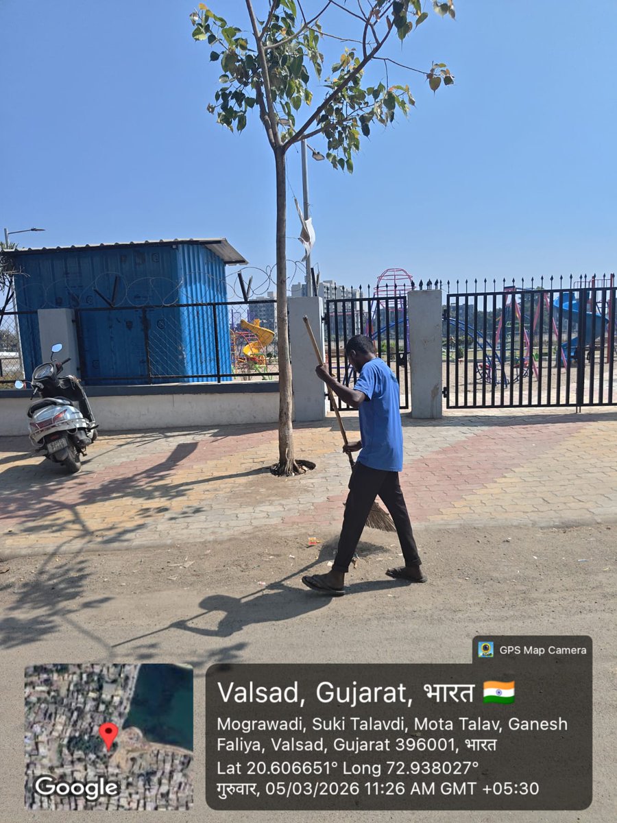 વલસાડ નગરપાલિકા દ્વારા તા. ૧૯-૧૨-૨૦૨૫ થી તા. ૩૧-૧૨-૨૦૨૬ સુધી “વિઝિબલ ક્લીન્લીનેસ કેમ્પેન” અંતર્ગત આજે તા.૦૫-૦૩-૨૦૨૬ ના રોજ  બસ સ્ટેન્ડ,રેલ્વે સ્ટેશન, રહેણાંક વિસ્તાર,ઝૂંપડપટ્ટી,શૌચાલય,મંદિર,તળાવ,બાગ-બગીચા અને વાણિજ્ય વિસ્તાર વિગેરેની સાફ સફાઈ કરવામાં આવી.