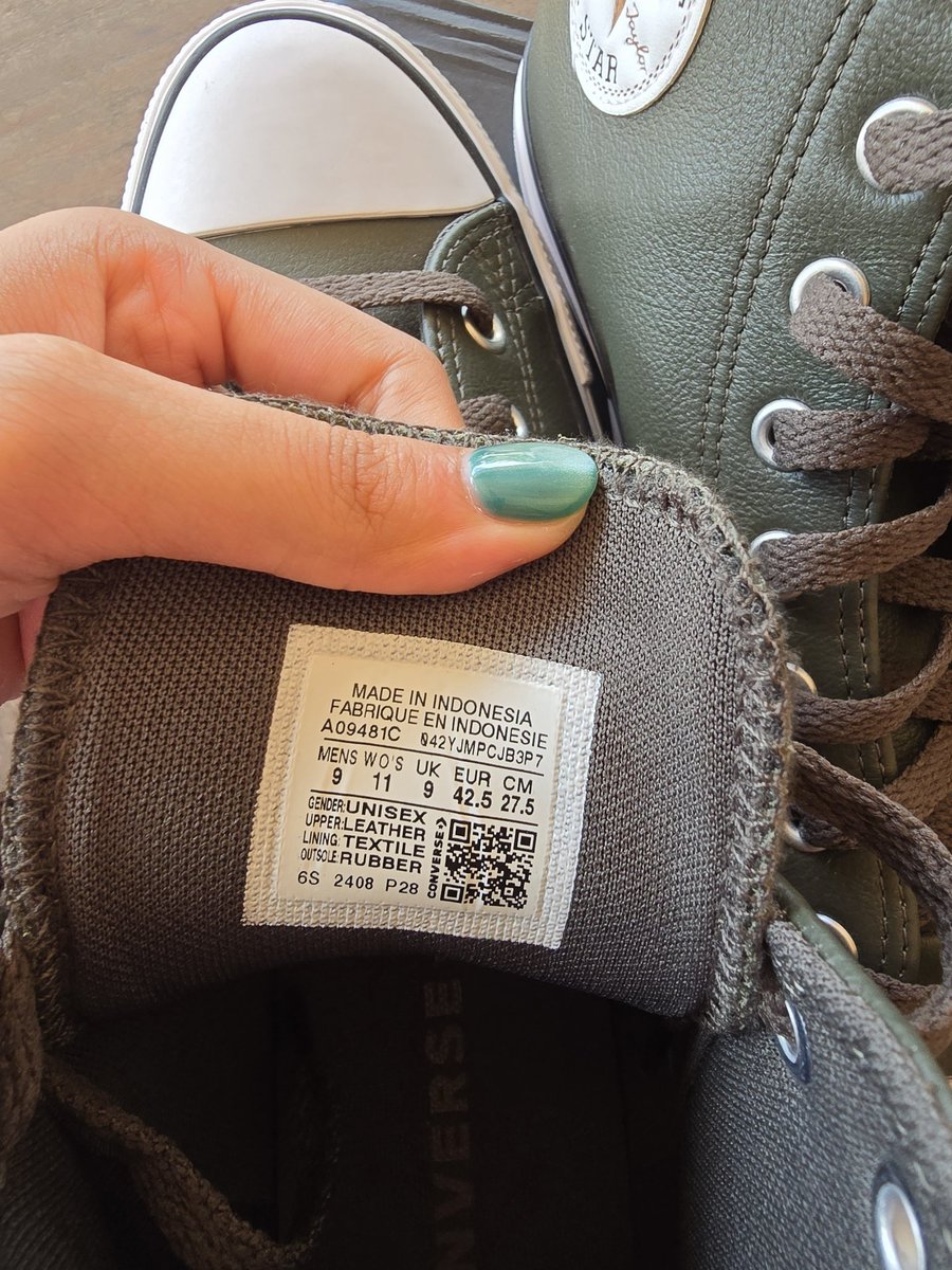 BM_TPP's tweet photo. ปล่อยต่อรองเท้า converse ctas seasonal color leather hi green มือ1ของแท้ ไม่เคยใส่พร้อมกล่อง size 42.5 /27.5 cm ราคา2000รวมส่งค่ะ สนใจทักได้เลยนะค้าาา #ปล่อยรองเท้า #ส่งต่อรองเท้า #converse #รองเท้าผ้าใบ #รองเท้าconverse #รองเท้าผ้าใบมือหนึ่งของแท้ https://t.co/L6PmL3T6Mn