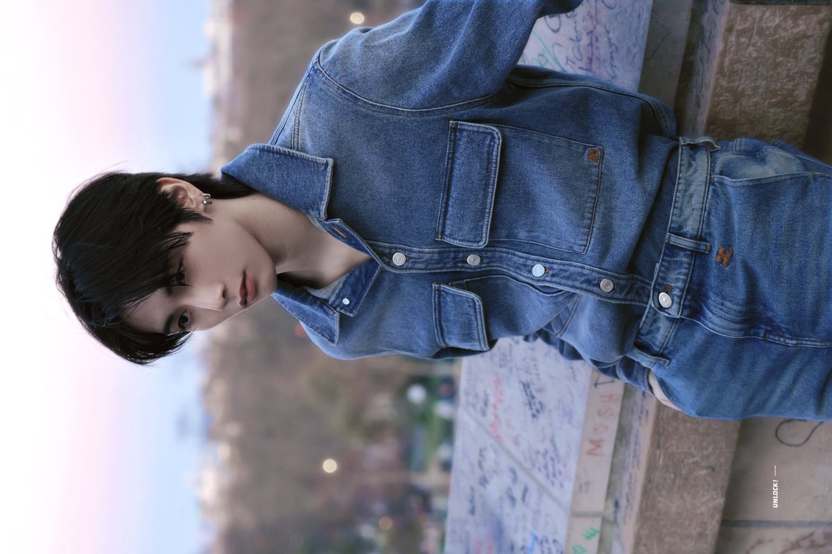 capslock_DOOR's tweet photo. 파리가 퍼컬이었어…………..
Live in paris 괜히 만들어진 노래가 아니었어 아…. https://t.co/5h4lXt8zk2
