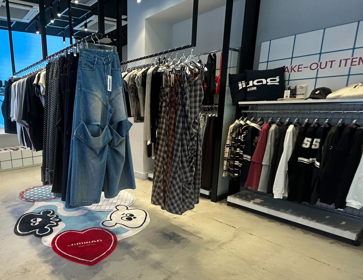 THE［　］STORE tweet media