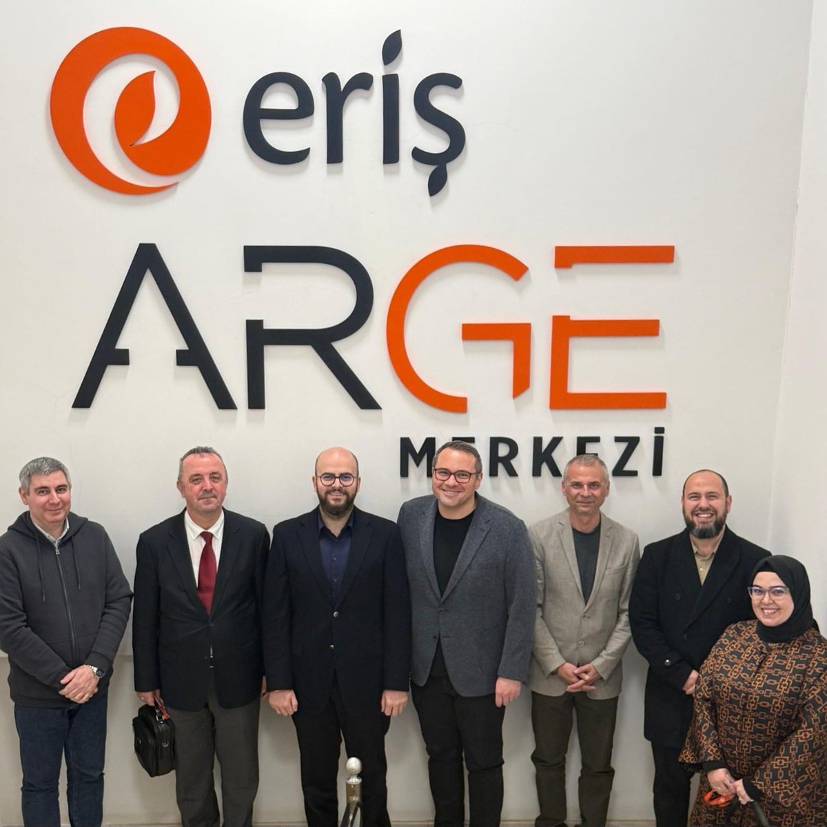 Üniversite–Sanayi İş Birliğinde Yeni Bir Adım: Ali Eriş Zebra Balığı Araştırma Laboratuvarı Protokolü İmzalandı
Namık Kemal Üniversitesi Fen-Edebiyat Fakültesi bünyesinde kurulacak olan Ali Eriş Zebra Balığı Araştırma Laboratuvarı için iş birliği protokolü bugün imzalanmıştır.