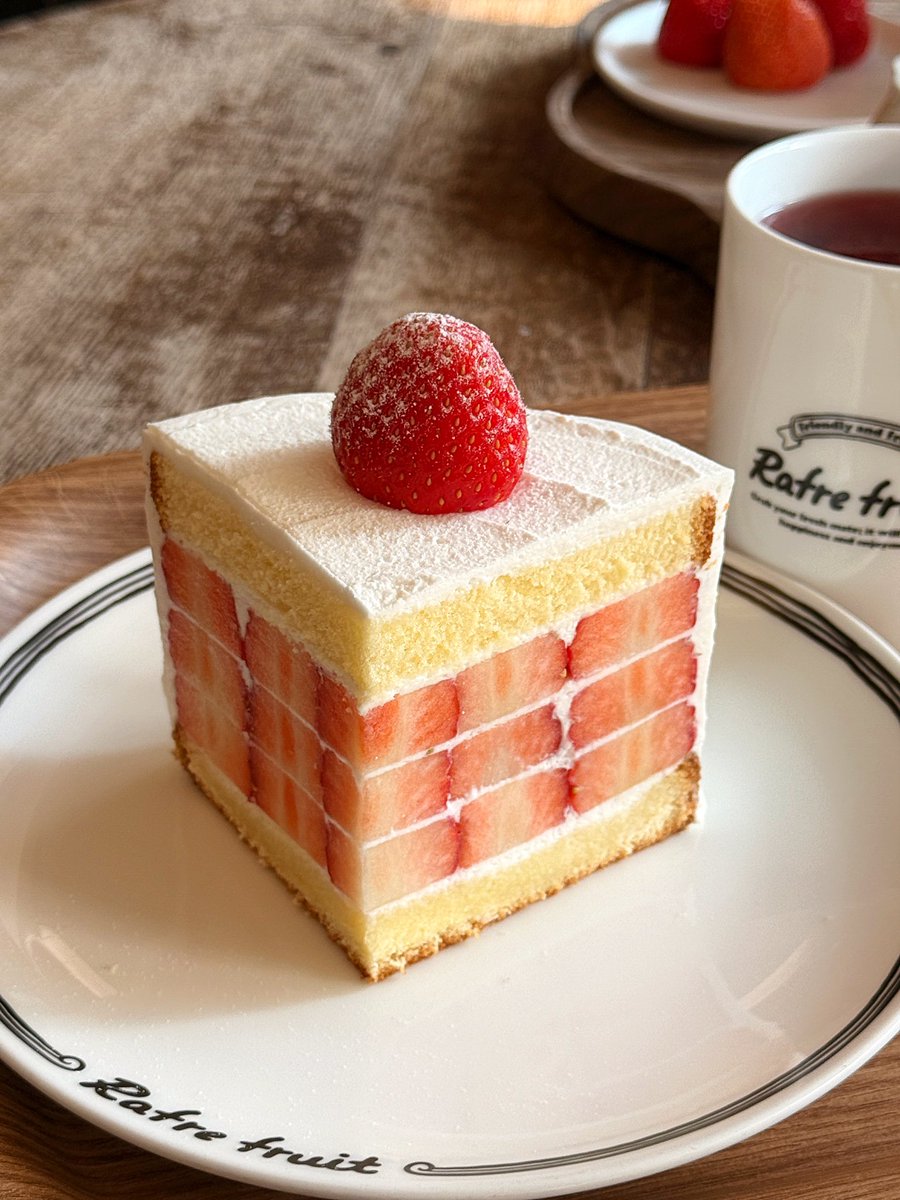 pinkmoxhi's tweet photo. 성수 서울숲 쪽 가시면 여기 추천 🍓
딸기빙수랑 딸기케이크가 맛있기로 유명해서
웨이팅이 좀 있긴 하지만 ..! 먹어보면 또 오고싶음 https://t.co/GOxRSnOKiq