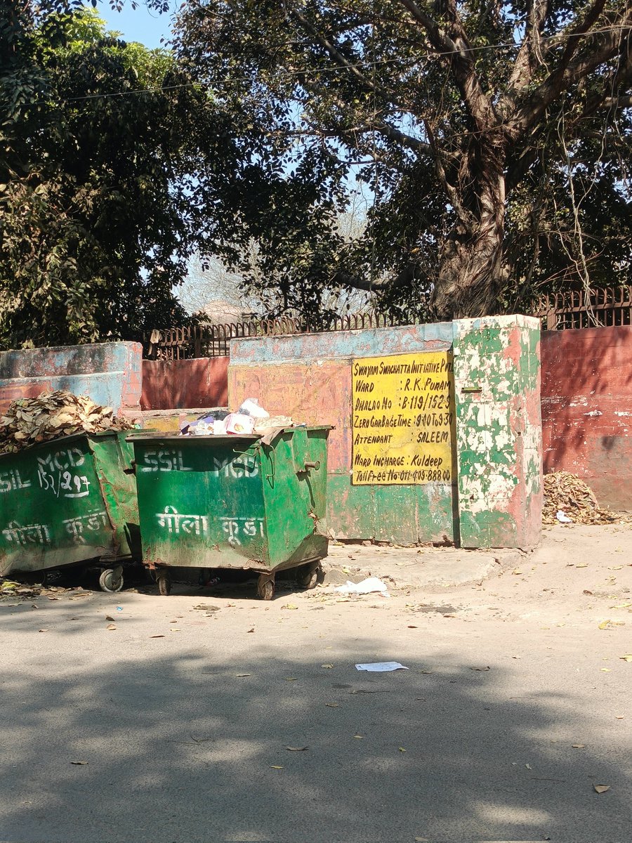 vishalll141's tweet photo. @MCD_Delhi Illegal garbage burning is happening daily at this location, creating toxic smoke and serious air pollution for hours. This is harmful for public health. Please investigate urgently and take strict action.
#DelhiPollution #GarbageBurning #CleanDelhi @CMODelhi https://t.co/T8UA24EYs5