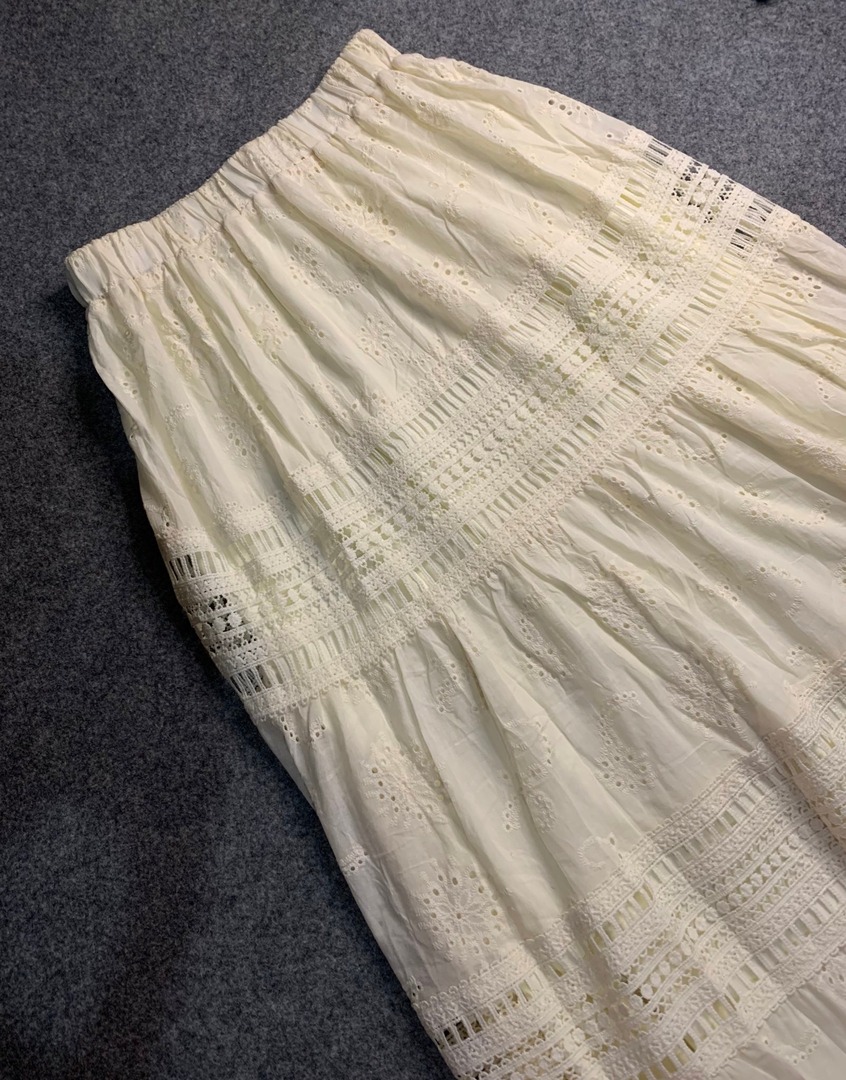ohmy_beautybank's tweet photo. [bb] diantara gempuran gamis gamis viral aku tetap memilih rok putih sama atasan putih biar bisa di pake kemana aja😭 
https://t.co/RxQuoYCW3o https://t.co/D0L3xYKnWJ