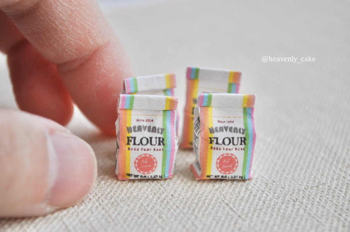 前回作ったやつがやっぱり大きいなぁと思ってたので、小さくしました。
しっくりきた🫶

花粉症がやばくて、目が充血からの薬効かないパターン…今月ミニチュアはゆっくりしようと思います🥲👀

#ミニチュア
#ミニチュアフード