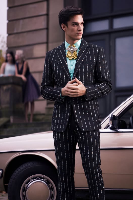 dailycouponhunt's tweet image. 📷 Stand out at prom with this show-stopping look! 
📷Get a discount when you register using the link below:
barabasmen.com/trancuong
#barabas #PromStyle #SuitUp #RhinestoneSuit #GlowAllNight