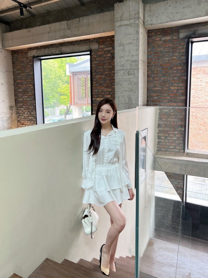 Li1507ke's tweet photo. Hello everyone, I also sell clothes and can arrange international shipping. https://t.co/Dy5C3Z9KxP