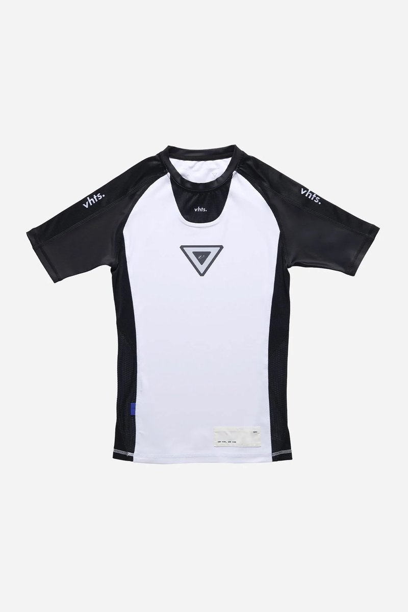 VHTS_JAPAN's tweet photo. New Collection
Pre Order Started!!!

Spring/ Summer 2026 Ranked Rash Guard
＆
Comp shorts - MESH

Size : 
Rash Guard
FXS / FS / FM / FL / XS / S / M / L / XL /2XL /3XL
Shorts
XS / S / M / L / XL /2XL /3XL

Colorways : 
Rash Guard
White / Blue / Purple / Brown / Black
Shorts
Black

Price : 
Rush Guard 
￥15,400円→13,860円（税込） 　　　
Shorts 
￥15,800円→14,220円（税込）  

→2週間の予約期間限定で10％OFF‼️
予約期間
【2026.03.05〜2026.03.19】

※受注生産ですのでお届けまでは約2〜3ヶ月となります