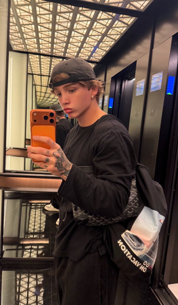 𝗜𝗡𝗦𝗧𝗔𝗚𝗥𝗔𝗠
      ⠀ ⠀   ━━━  @𝙠𝙤𝙨𝙩𝙞𝙖𝙞𝙫𝙛𝙧𝙖𝙣_

                  NYC mirrors!

       ──────────────
       ⌂          ⌕          ⊞          ♡