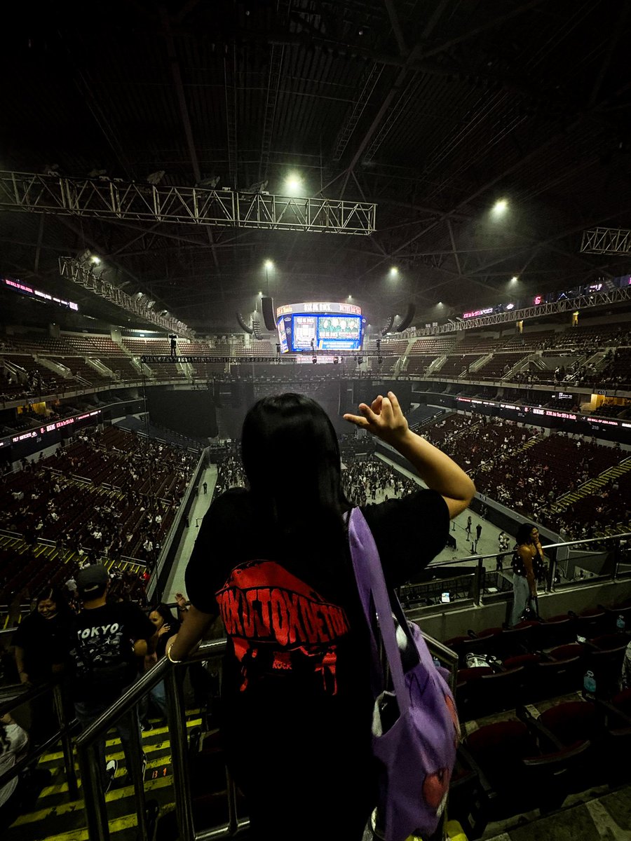 hinisetty's tweet photo. Therapy went well 🤘🏻💙🖤 #ONEOKROCKinMNL2026 
Thank you so much for bringing the boys back @pulpliveworld @Vernon_Go https://t.co/vwEwwbvvyO