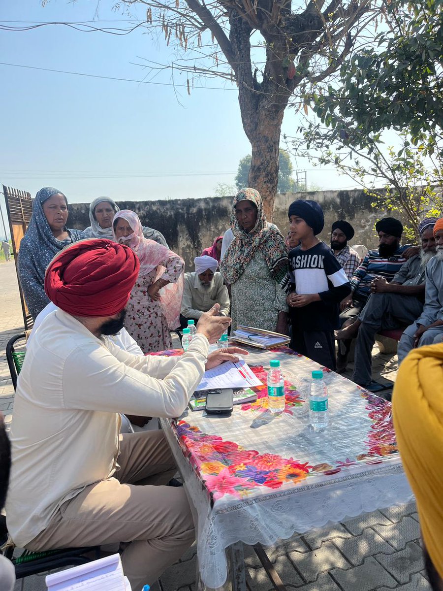 DrCharanjitAAP's tweet photo. ਪਿੰਡ ਢੇਸਪੁਰਾ ਵਿੱਚ ਦੌਰਾ ਕੀਤਾ।
ਪਿੰਡ ਵਾਸੀਆਂ ਦੀਆਂ ਸਮੱਸਿਆਵਾਂ ਸੁਣੀਆਂ ਅਤੇ ਜਲਦੀ ਹੱਲ ਕਰਨ ਦਾ ਭਰੋਸਾ ਦਿੱਤਾ। ਲੋਕਾਂ ਨਾਲ ਮਿਲ ਕੇ ਪਿੰਡ ਦੇ ਵਿਕਾਸ ਬਾਰੇ ਵੀ ਗੱਲਬਾਤ ਕੀਤੀ।
#PindDhespura #GroundVisit #LokDiAwaaz https://t.co/2whNmQg7H4