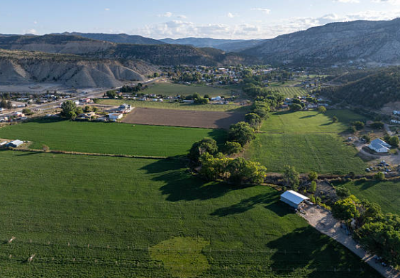 TalkWithSally's tweet image. 🚨Wayne County, Utah officials are asking the public to take extra precautions after a suspicious death.  
Sevier County is asking for help locating a 2022 White Subaru Outback License plate U560YF.  
This license plate is supposedly involved with a suspicious death.  
Residents