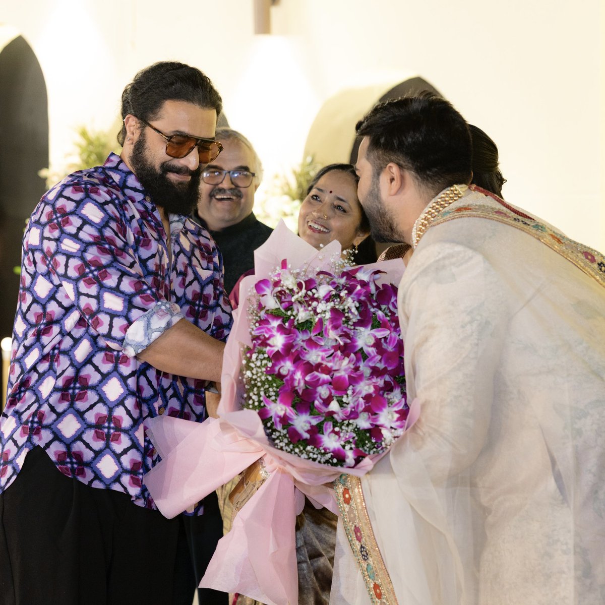 theasrsings's tweet photo. Grateful to #RoaringStar @SRIMURALIII sir for the unconditional love and blessings 🥰🙏

#SriiMurali #AniruddhaSastry #AniPranaYa #ShreyaBalaji #SriMurali 
#Sabyasachi #Angadi #HouseOfAngadi #SabyasachiGroom #Amrapali #AmrapaliJewels 

ASR Styled by @sabya_mukherjee @sabyaactor 
Jewelry @amrapalijewels  

Shreya styled by @houseofangadi