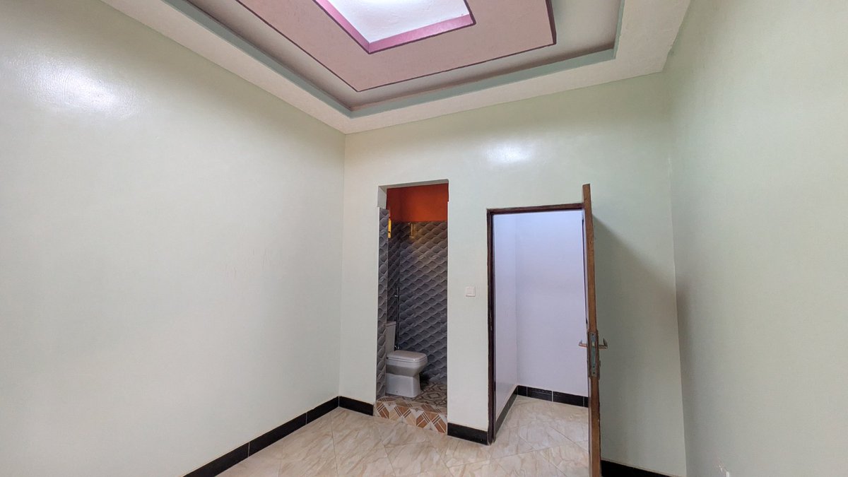 SherifSuda's tweet image. 😊 Nansana Nsumbi House! 🌳
🏠 2 beds, 3 bathrooms, classy master, open kitchen
💡 Modern lighting,well-finished
📍 Near tarmac, big land, 170M
📱 0702350417/0766619979 #Nansana #HouseForSale #househunting #propertyforsale #realestate #realtor #residentialproperty #InteriorDesign