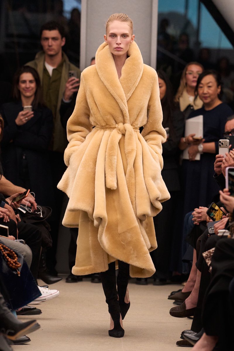 upnextdesigner's tweet photo. A final bow by Pieter Mulier for Alaïa https://t.co/YCHxUHnSdT