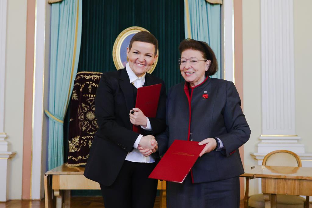 PLinGreece tweet media