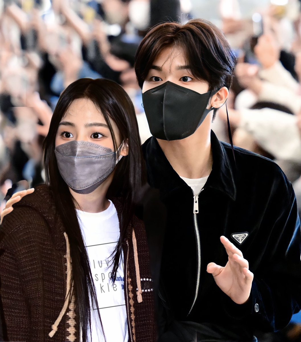luvvsparkle's tweet photo. no ai. but picsart, ibis paint knew my struggles for adjusting the color, contrast, etc๐ญ #manipslama #editan ๐๐ป https://t.co/Lq0BOwwqik