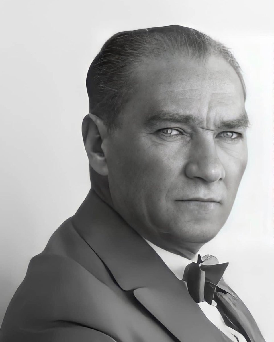 İspanya Türkiye dostluğunun bilinmeyen, çok çarpıcı tarihi bir anını yazayım... 

İspanya'yı 3 yıl süren iç savaşta Türkiye'nin ve onun biricik kurucu lideri Atatürk'ün bir araya getirdiğini biliyor muydunuz ?

İspanya’da iç savaşın sürdüğü, ülkenin fiilen ikiye bölündüğü