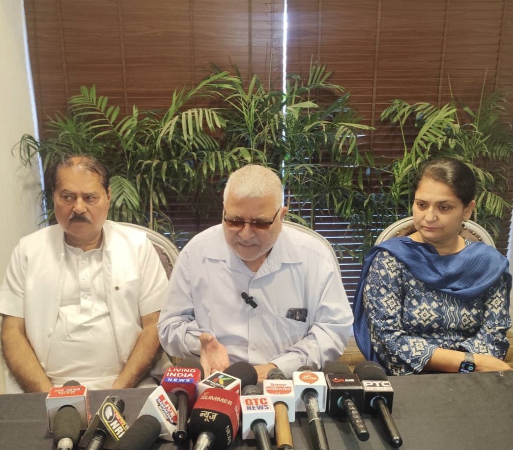 पंजाब कांग्रेस के अध्यक्ष राजा वडिंग के दिशा निर्देश पर जिला कांग्रेस पटियाला के प्रधान गुरशरण कौर रंधावा और नरेश दुग्गल द्वारा प्रेस कॉन्फ्रेंस का आयोजन किया गया जिसमें सांसद डॉ: धर्मवीर गांधी ने मोदी सरकार द्वारा संयुक्त राष्ट्र के साथ की गई ट्रेड डील पर रोष जताया। <a href="/RahulGandhi/">Rahul Gandhi</a>