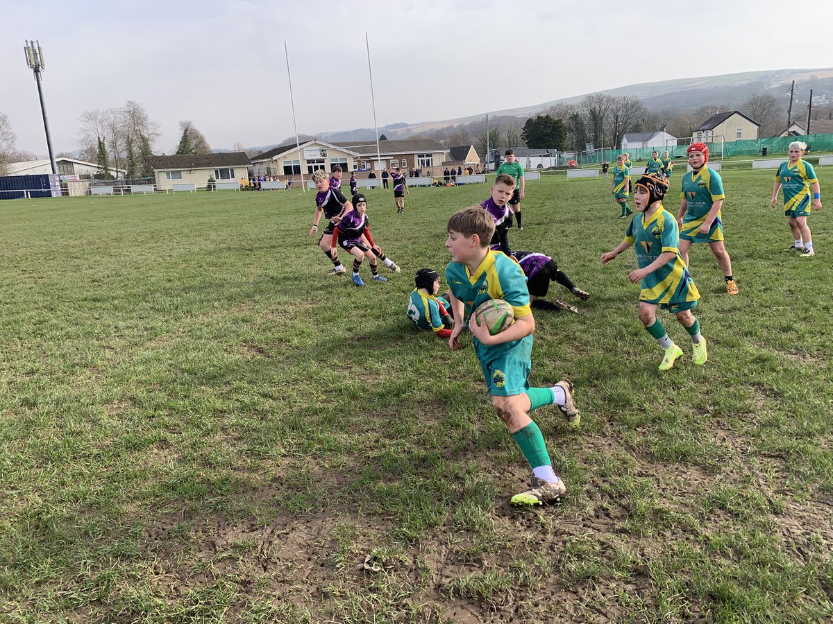 UrddBaM's tweet photo. Gêmau wedi cychwyn yma yn @ystradbluesrfc 🏉
@chwaraeonyrurdd https://t.co/fJOQs4tE2B