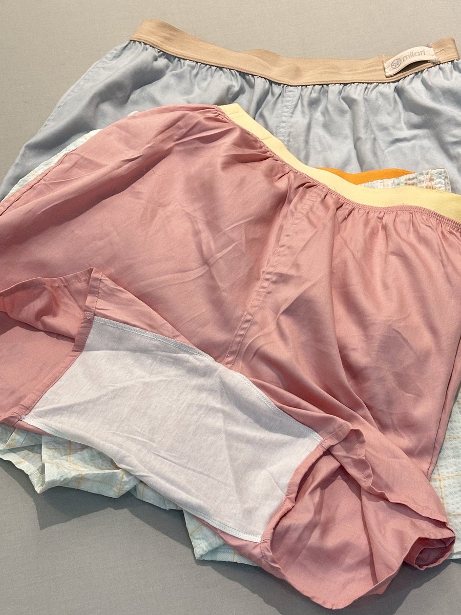 sebagai perempuan, kita ga disarankan buat pakai celana/undies yang terlalu ketat, apalagi buat tidur. so I bought this boxer lucuuu buat tidur/dipake pas sendirian di kamar.

so comfy &amp; breathable bcs this one no need underwear/panties 👀 motif &amp; warnanya lucu jugaaa