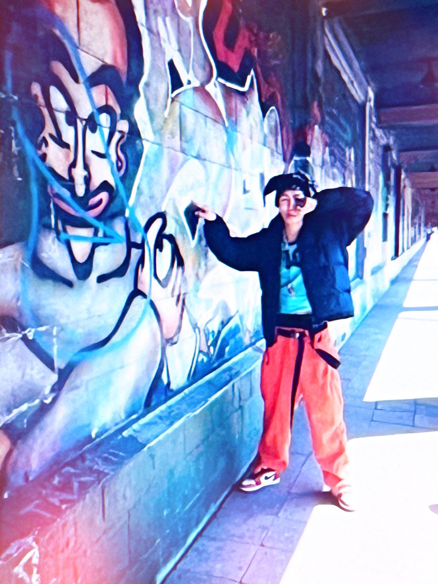 90年代の横濱県桜木町の高架下のグラフィティーの写真集を探していマス