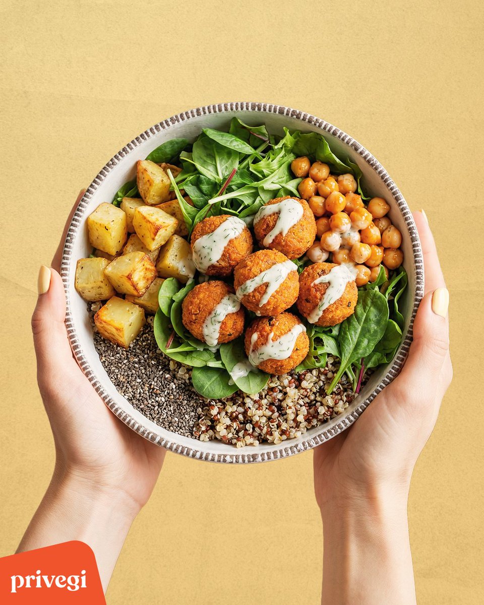 Privegi_Food's tweet photo. Privegi havuçlu sebze bite’leri Air Fryer’da 180°C’de 10 dakika ısıttıktan sonra üzerine yoğurt gezdirip pratik ve lezzetli bir öğün olarak afiyetle tüketebilirsiniz.✨🌿

#Falafel #Doğallezzet https://t.co/bLJ0FuvCaB