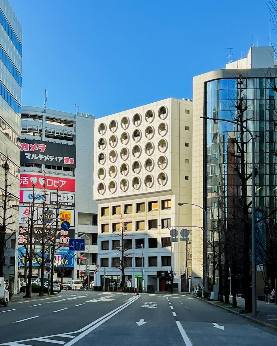 そしてこれはレゴを組みたくなるビル。