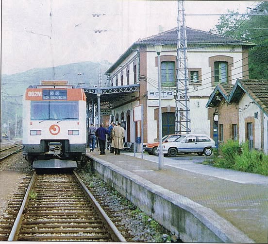 ger58056's tweet photo. Primeras U/T 450 haciendo pruebas en Soto del Rey, ( Principado de Asturias ).-
 Foto archivo Renfe. https://t.co/XmPZZnDLWT