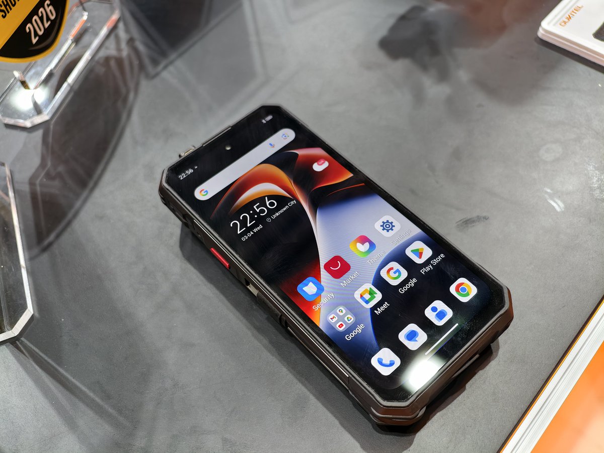 Hayaponlog's tweet photo. これでもいろんなスマホを見てきたつもりでいるけどもさ…

「ライター🔥付きスマホ」ってなんだよwww意味わからんwww変態すぎwww https://t.co/3gd3BfYoeE