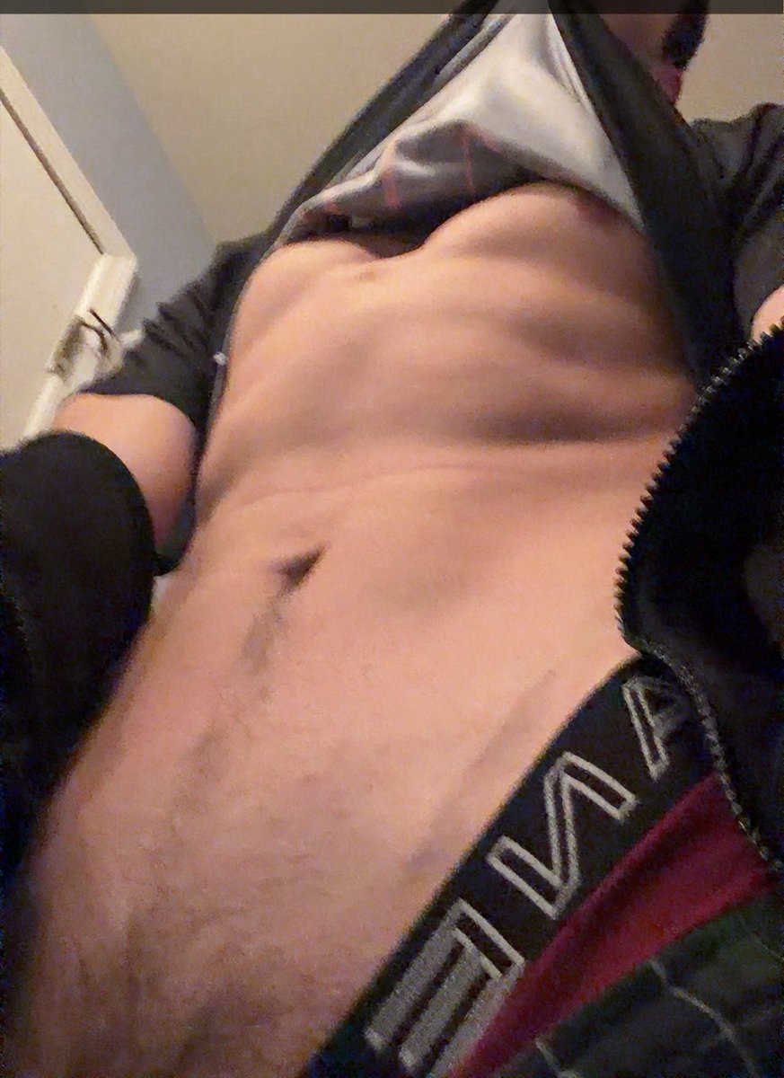 HereManners's tweet photo. Figured out I can take photos like this and actually look good. A girl who is going to be okay… https://t.co/fljvRNmpin