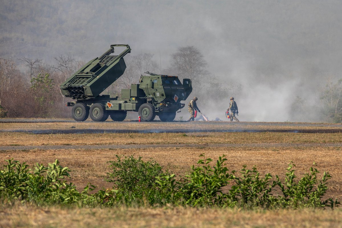 I_Corps's tweet photo. We close gaps fast 💥

17th FAB executed a HIMARS Rapid Insertion, HIRAIN, during #CobraGold26 in Lopburi, Thailand, firing the M142 before rapidly reloading onto a C-130J, showcasing the system’s lethal, flexible &amp; responsive employment across a distributed operating environment https://t.co/FWkt9Thnnx