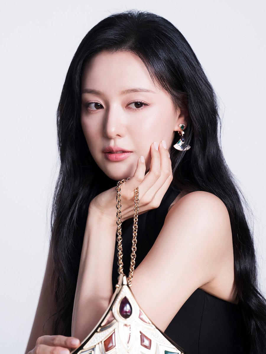 [#김지원] #BLOG

로마 갔다가 그리스로마 신화 여신들 모조리 울리고 온
불가리 여신 김지원 배우💎🖤

🔗 m.blog.naver.com/highziumstudio… 

#KIMJIWON #하이지음스튜디오 #HighZiumstudio #불가리 #Bvlgari