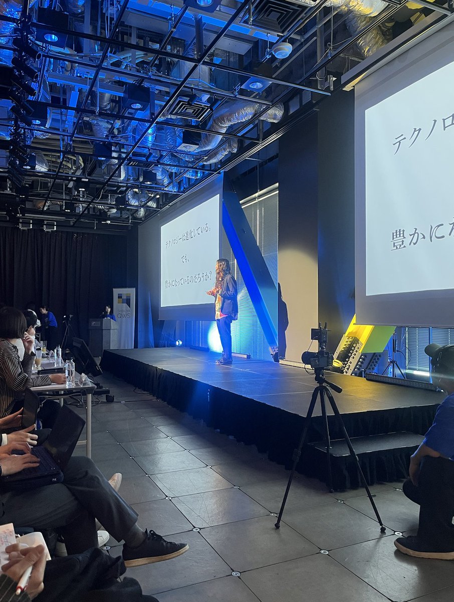 startupnext818's tweet photo. 📣#QWSAWARD 実況！
6社目は株式会社GiftXの飯髙さん！
人の温かみが伝わるデジタルギフト体験、選び直せるギフト「GIFTFUL」
💭2.3兆円のギフトが喜ばれていないって衝撃😱確かに何が喜んでもらえるかわからなくて悩むこと多々あるからな…でもカタログギフトって味気ないし…これいいな…！ https://t.co/TZAXBLjxaS