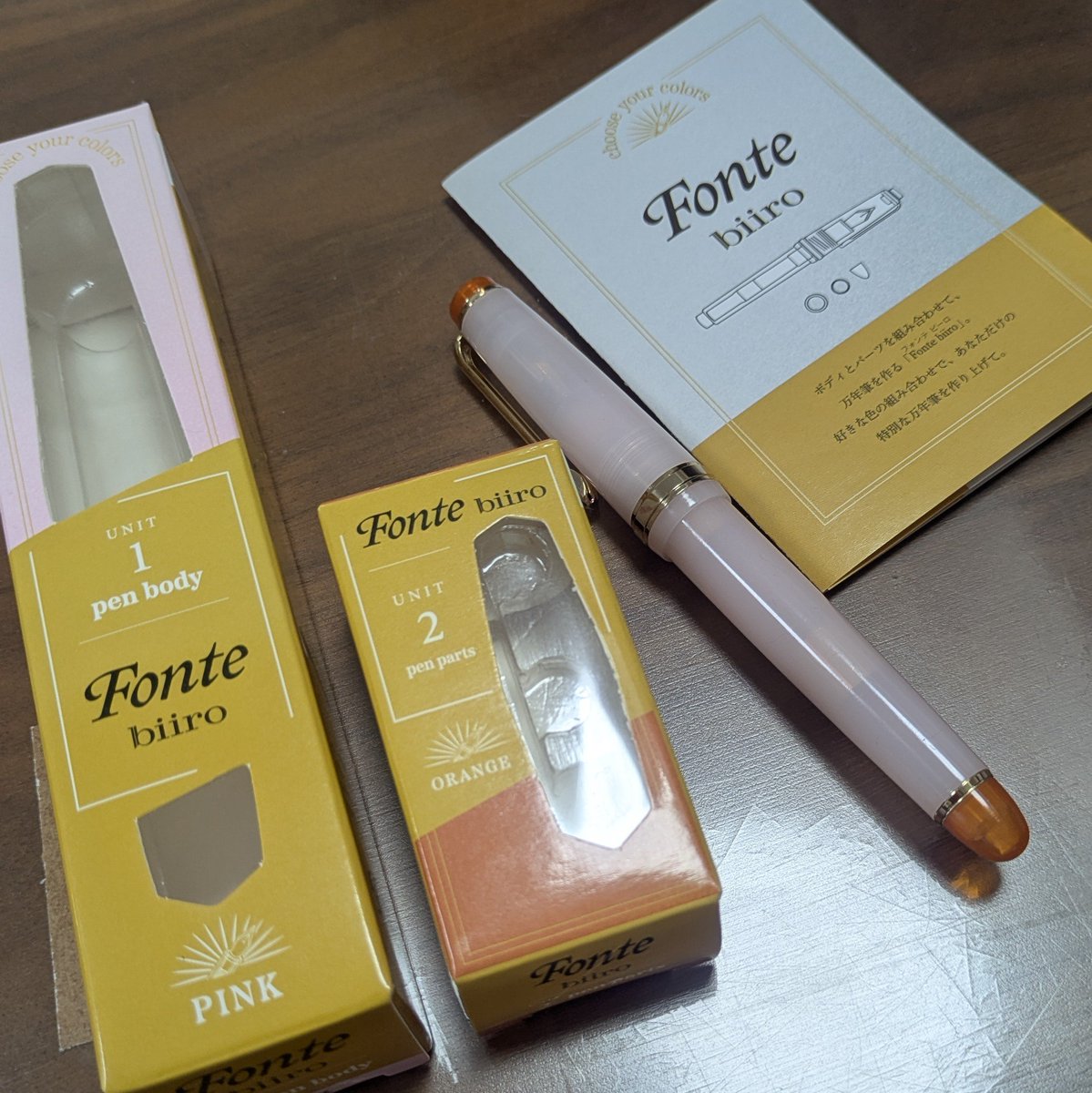 EmikoBeHappy's tweet photo. 地元の本屋さんにて、フォンテ ビーロの万年筆が半額になってた！まあうん、お迎えしちゃうよね！笑

今持ってる万年筆でめっちゃインクドバドバ出て使えん！っていうのがあるから、こちらに切り替えます♪

#万年筆
#フォンテビーロ　#fontebiiro
#いまる民
#文具好きさんと繋がりたい https://t.co/1Bidql9ffT