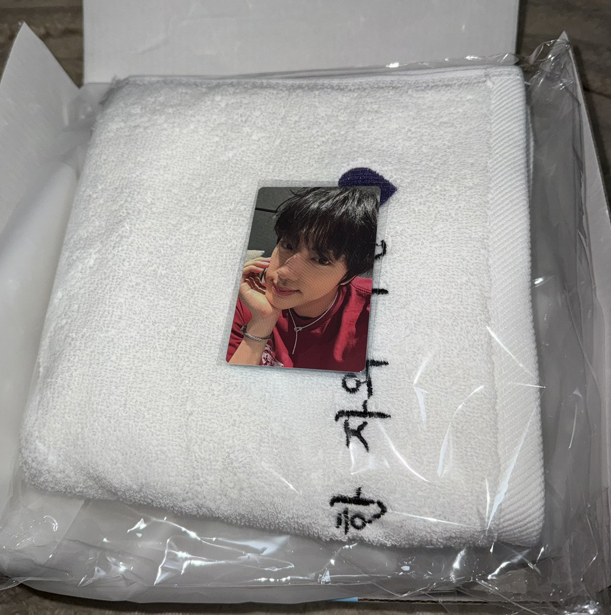 bethanyeveUGC's tweet photo. idk if anyone here is interested buttttt im selling this … its the vip gift for run seokjin goyang concert (towel//raincoat//photocard) 

shipping from korea!! message if u wanna buy🫶 https://t.co/3TMdcMO3Ja