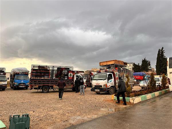 llosa_gonzalo's tweet photo. Over the past five days, thousands of Syrians and Lebanese have crossed into Syria as a result of the ongoing bombings in Lebanon.

@UNHCRinSYRIA teams are present at the border day and night, supporting the Syrian authorities in providing transportation and essential relief items to families arriving exhausted and often with very few belongings.

The Government of Syria deserves recognition not only for welcoming back its own citizens, but also for providing safety to Lebanese.

Particularly at this critical moment, it is essential that these escape routes remain open and secure.