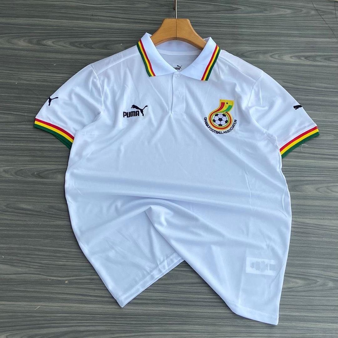 theNanaPoku's tweet photo. I got my Ghana jersey from @boakyefrederi19 soft koraa.
You go believe say Jersey + customisation + delivery all came to under GHS 250.

Solid guy. I think I just got lucky with the price. Go cop yours now!!! 

He get am in stock botsoooooo!!!! https://t.co/BF8wkGlqRG