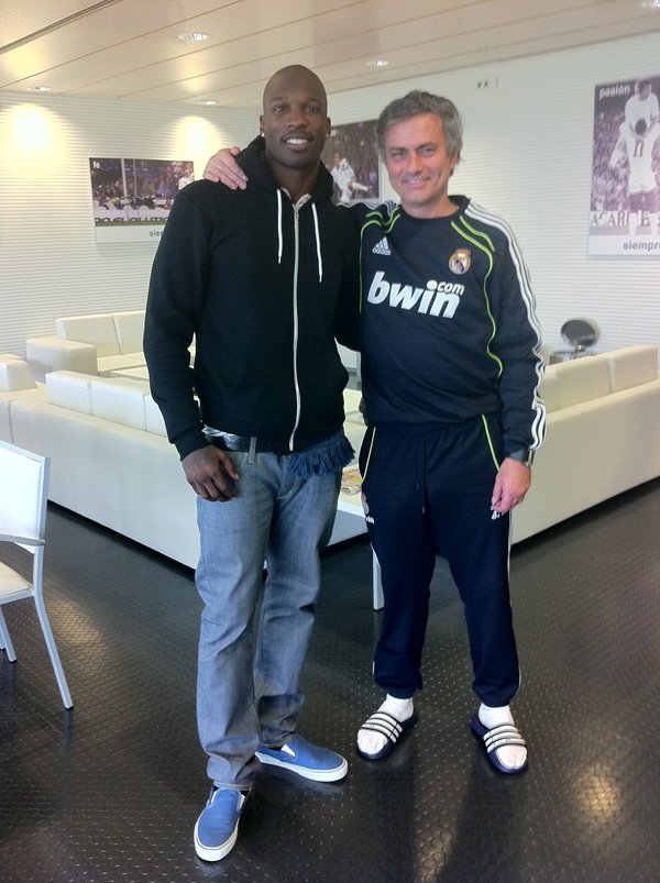 AlNassrTribune's tweet photo. 🎙 Chad "Ochocinco" Johnson (NFL Star) on the The Late Run Podcast

​"During the Jose Mourinho era at Real Madrid, I went down after an NFL season to watch them play. I had a relationship with Mourinho and Cristiano, so I brashly asked Jose if I could play with the reserves. At the time, I was in my prime, elite, and thought I was faster than everyone. 

They put an orange jersey on me, and they absolutely embarrassed me. I was in crazy shape, but I couldn't even see the ball, let alone touch it. It was a massive ego check. Seeing that elite technique up close made me fall in love with the game even more."