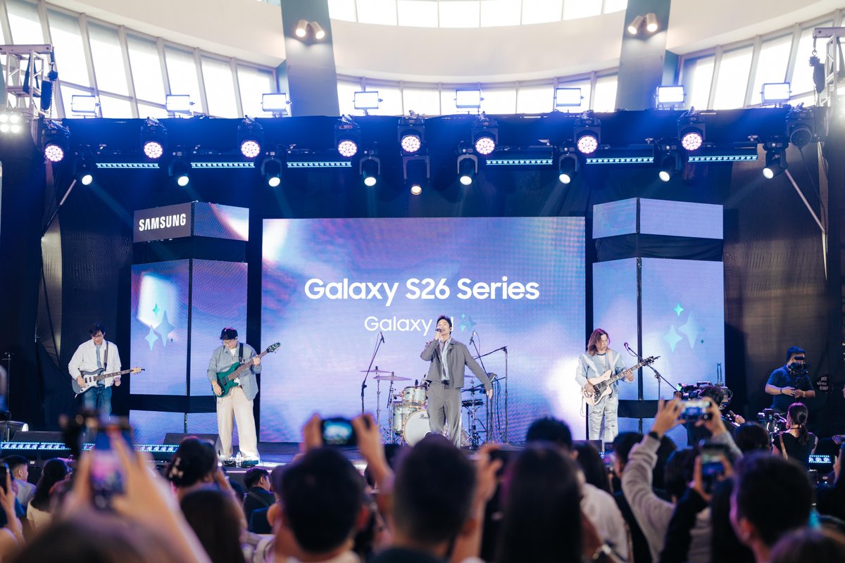 SamsungPH's tweet photo. ICYMI: Here's how we brought the #EverydaywithGalaxyAI experience at the SM MOA Music Hall.
β
Electrifying performance by Over October
β
Inspiring talk from Catriona Gray
β
SEVENTEEN New_ World Tour concert ticket winners
#GalaxyAI #GalaxyS26 #LifeInHiFi #GalaxyBuds4 https://t.co/I9LhV7yWxj