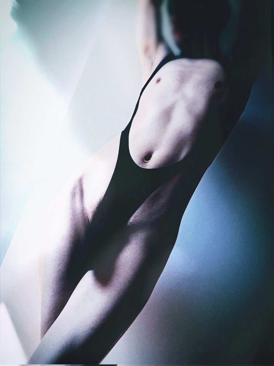 Ln0690's tweet photo. #selfportrait #highwaist #spandex https://t.co/oMvOsWXcLF