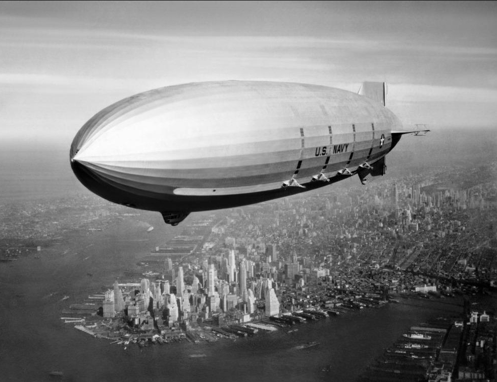 SafranAerosys's tweet photo. [#RecordAviation] ✈️1957 : Un dirigeable non rigide de l’US Navy établissait un record avec 264 heures de vol.

Plus de 11 jours dans les airs. Une démonstration d’endurance rarement égalée.

Les dirigeables ont-ils encore un avenir ? 👀

#AvGeek #AviationHistory https://t.co/hou6aR38z7