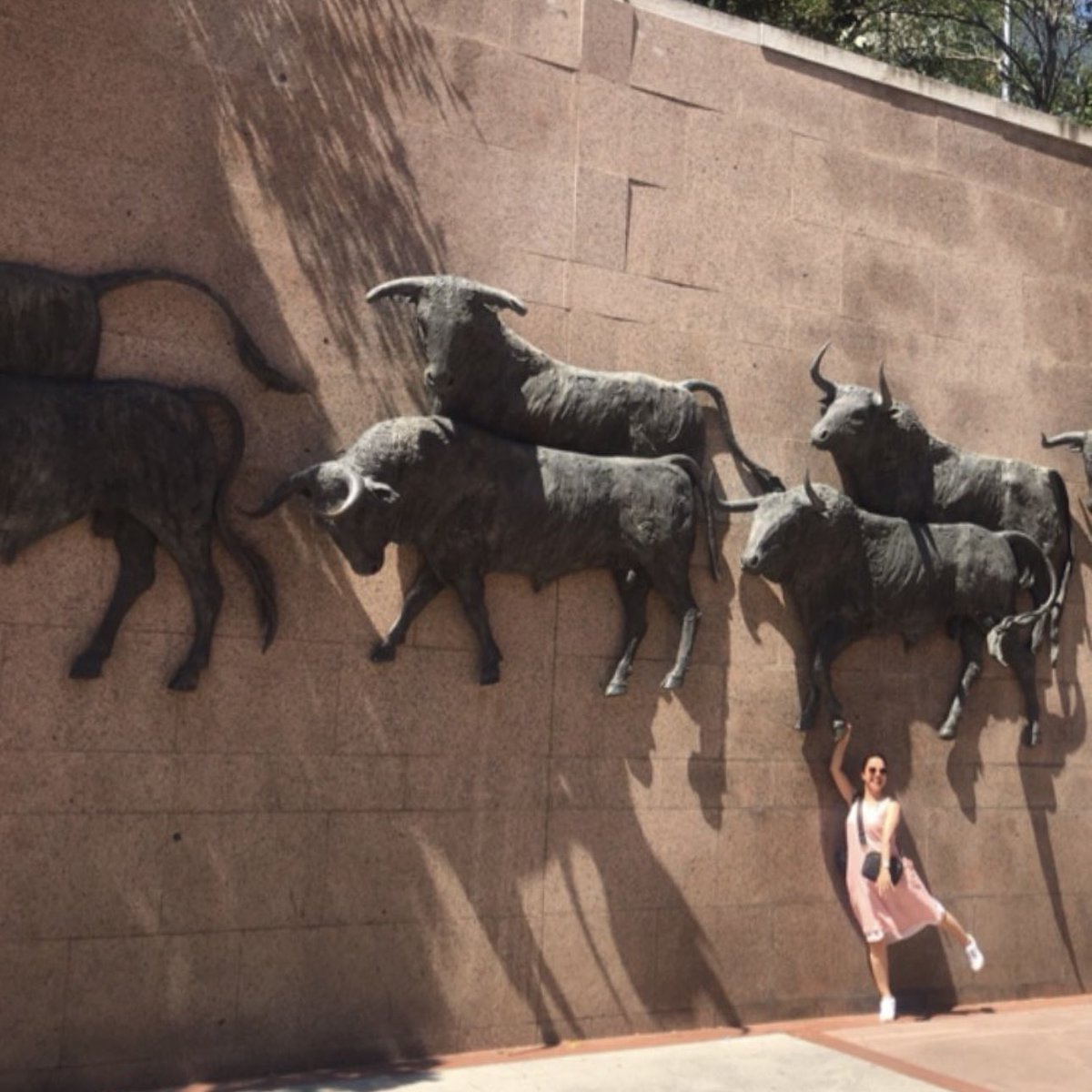 sumeyragazel's tweet photo. Madrid, Toledo la Alhambra,flamenco, Dalí, Gaudí, Barcelona, ​​la Sagrada Familia, calor de 45 grados, siesta,palla,mazapán, tapas.felicidad concentrada en ocho días. De todos los lugares que he visto en Europa, es el más singular, quizás el más loco. Aprendí español en una noche https://t.co/NmvTmvSbUC